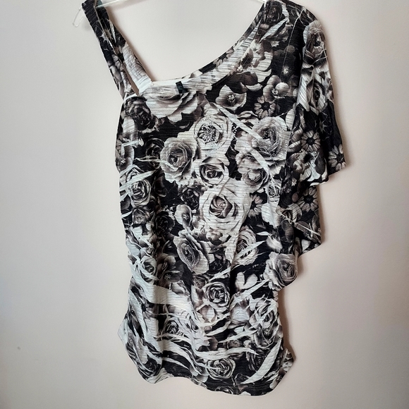 Banabee Roses and Rhinestones cold shoulder tunic - Medium - Picture 1 of 9
